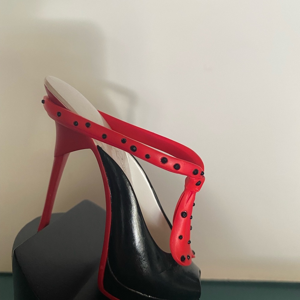 Just the Right Shoe by Raine TIE ONE ON